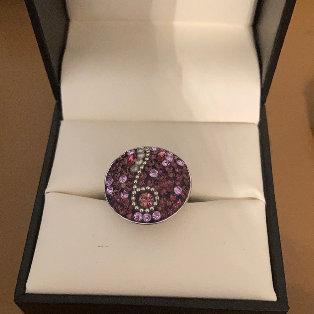 Silver cocktail ring GUC.